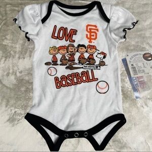 Peanuts SF Giants Baseball Graphic Onesie NWT Charlie Brown 0-3M White